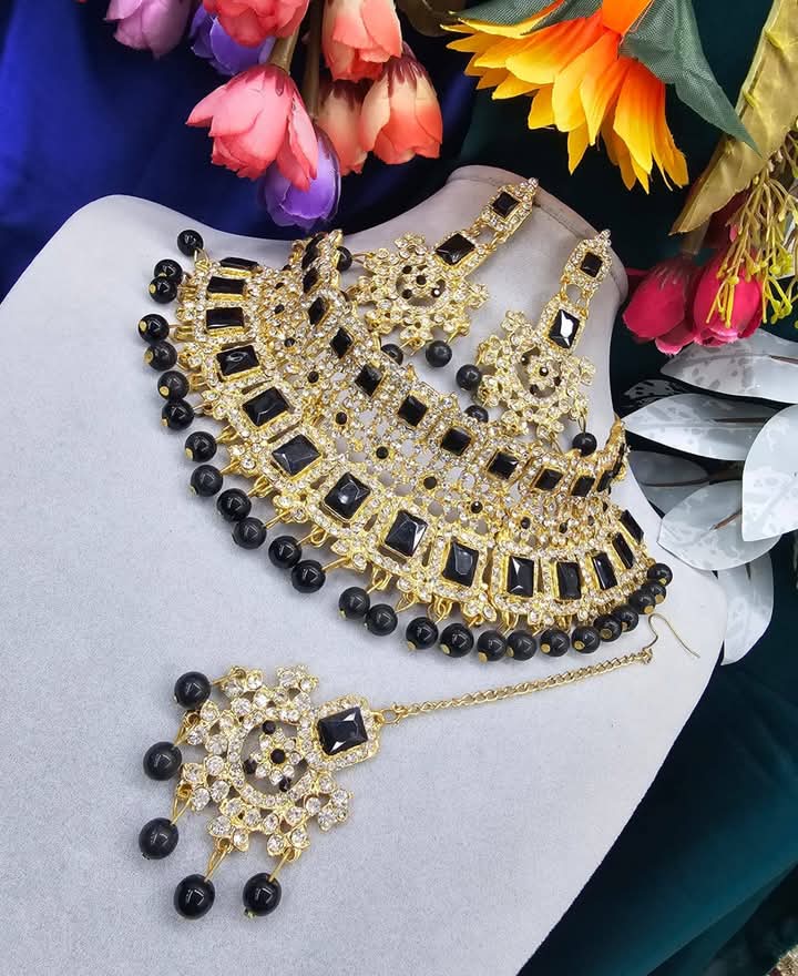 Bold Black Kundan Jewelry Set – Premium Gold-Plated Choker Necklace with Matching Earrings and Maang Tikka